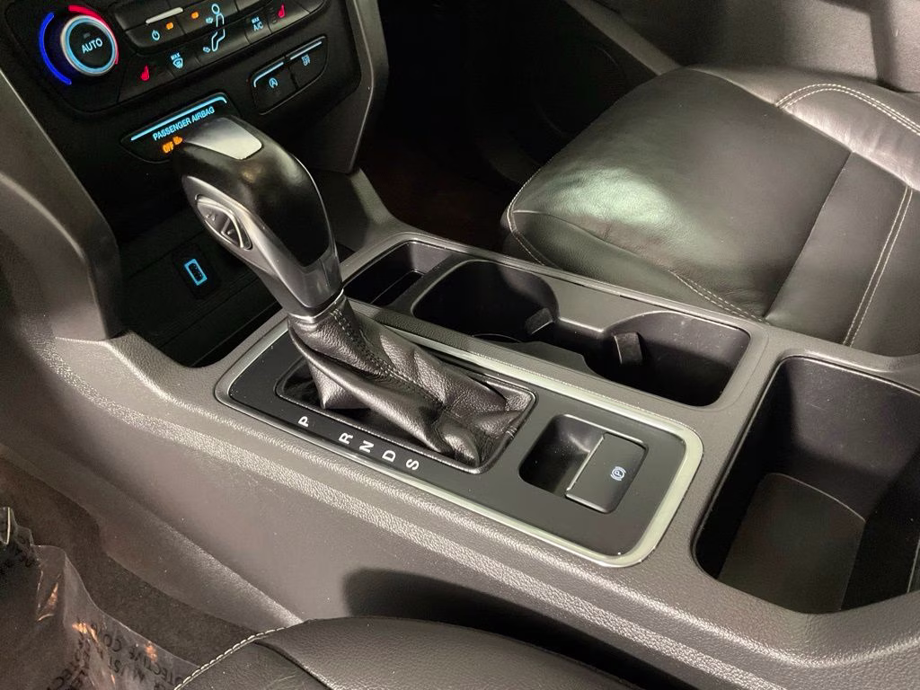 2018 White Platinum Clearcoat Metallic Ford Escape SEL FWD SUV
