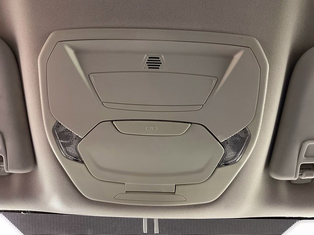 2018 White Platinum Clearcoat Metallic Ford Escape SEL FWD SUV