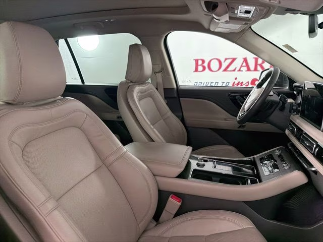 2024 Pearl Metallic Lincoln Aviator Reserve RWD SUV
