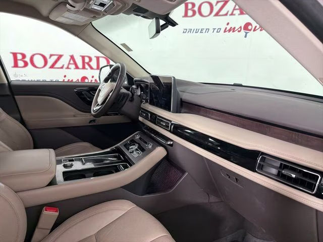 2024 Pearl Metallic Lincoln Aviator Reserve RWD SUV