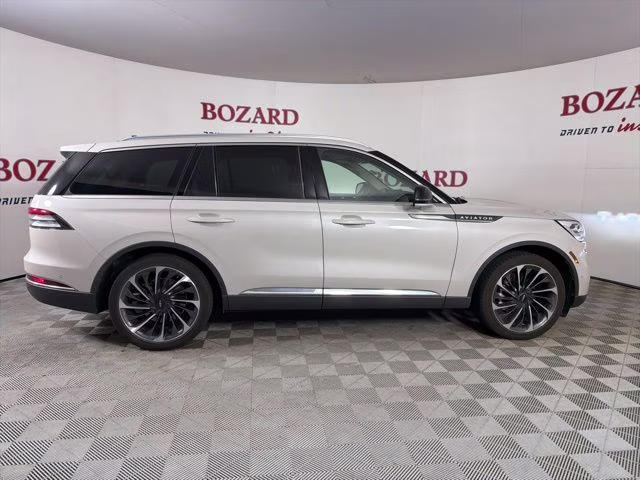 2024 Pearl Metallic Lincoln Aviator Reserve RWD SUV