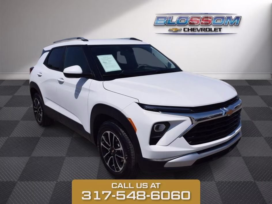2025 Summit White Chevrolet Trailblazer LT FWD SUV