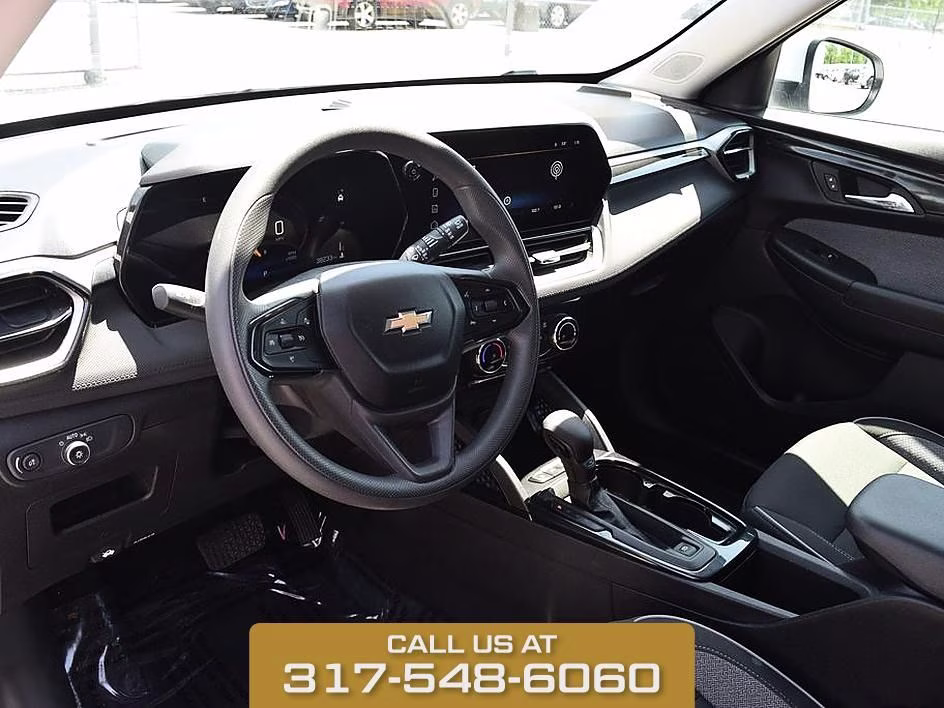 2025 Summit White Chevrolet Trailblazer LT FWD SUV