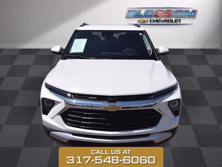 2025 Summit White Chevrolet Trailblazer LT FWD SUV