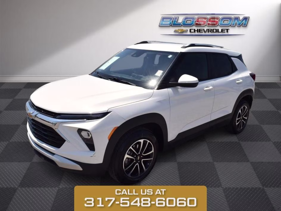 2025 Summit White Chevrolet Trailblazer LT FWD SUV