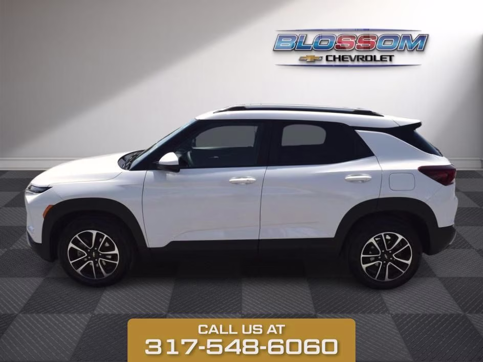 2025 Summit White Chevrolet Trailblazer LT FWD SUV
