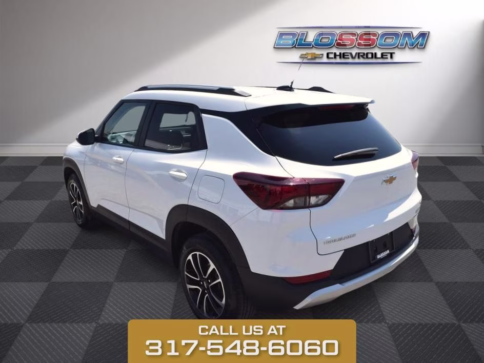 2025 Summit White Chevrolet Trailblazer LT FWD SUV
