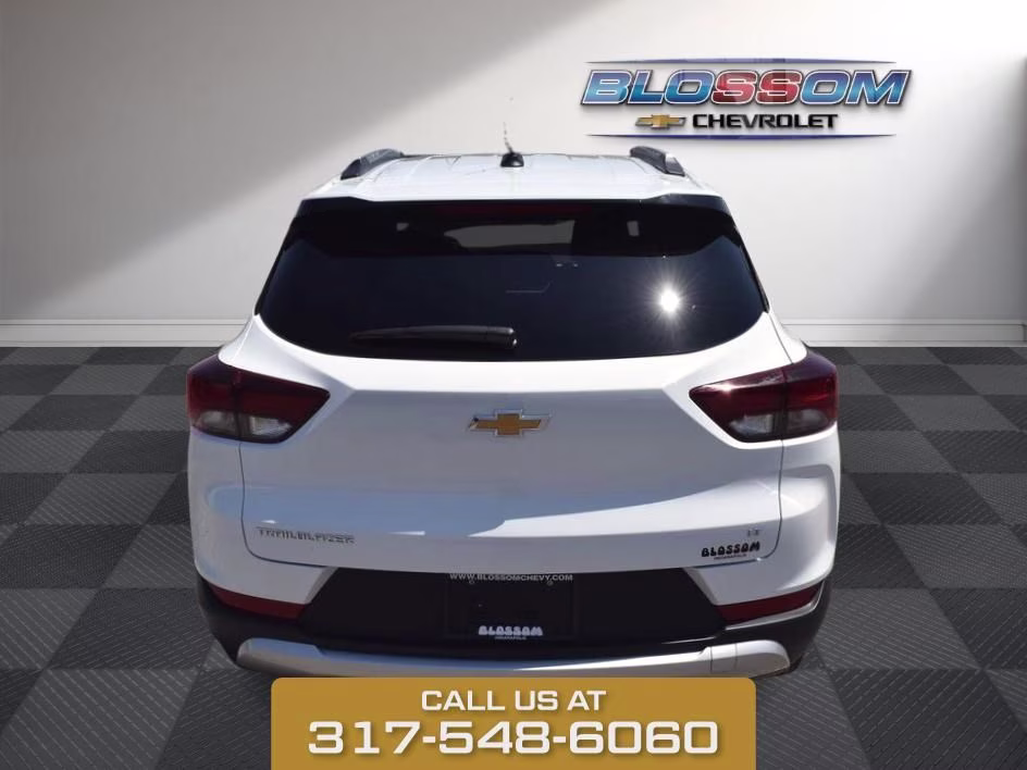 2025 Summit White Chevrolet Trailblazer LT FWD SUV