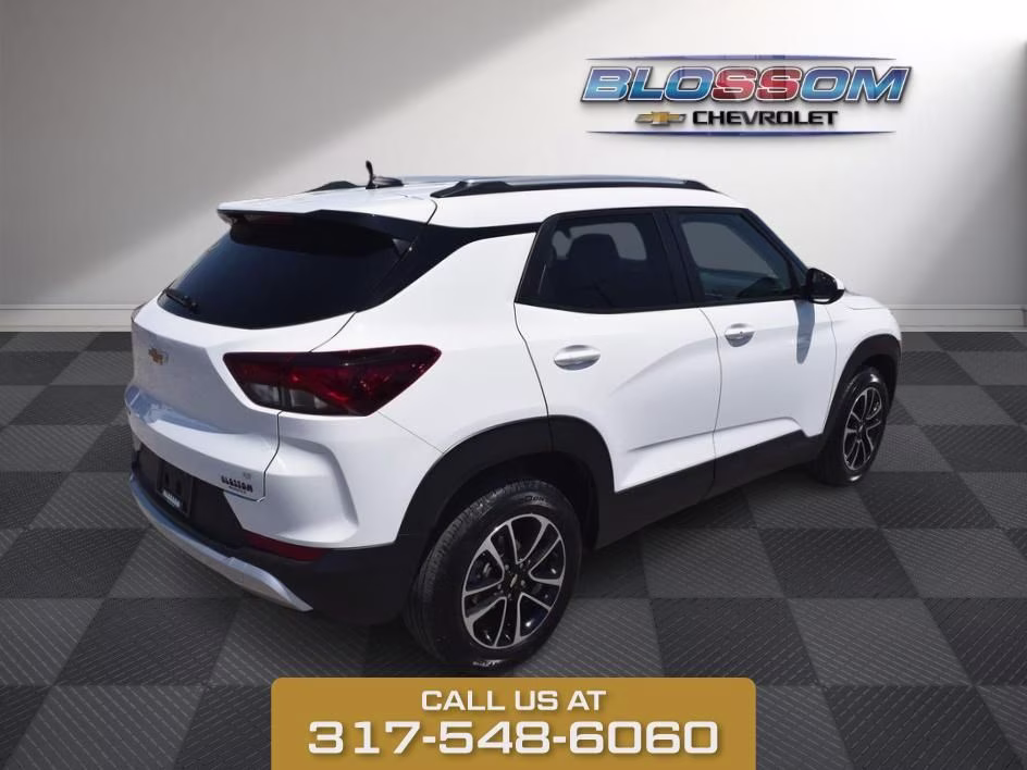 2025 Summit White Chevrolet Trailblazer LT FWD SUV
