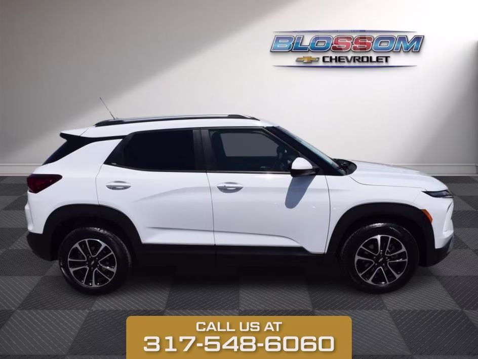 2025 Summit White Chevrolet Trailblazer LT FWD SUV