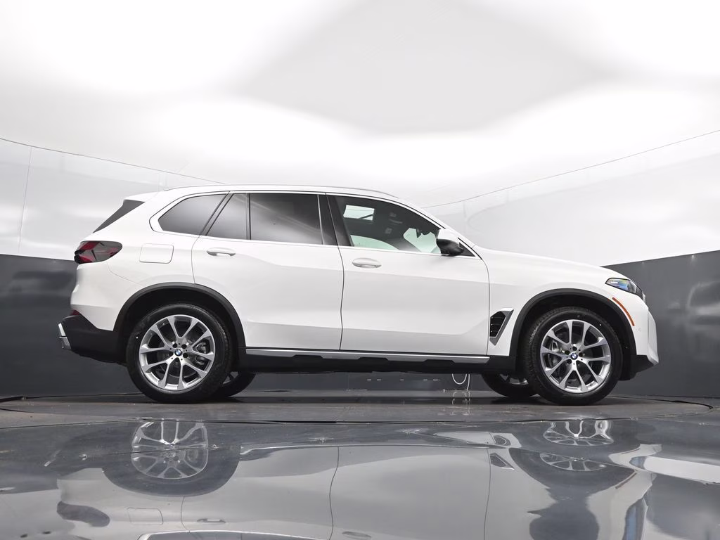 2026 Alpine White BMW X5 sDrive40i RWD SUV