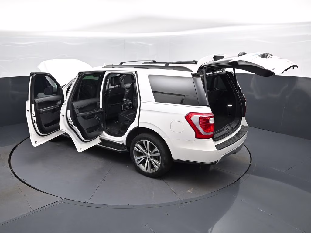 2019 White Platinum Clearcoat Metallic Ford Expedition XLT RWD SUV