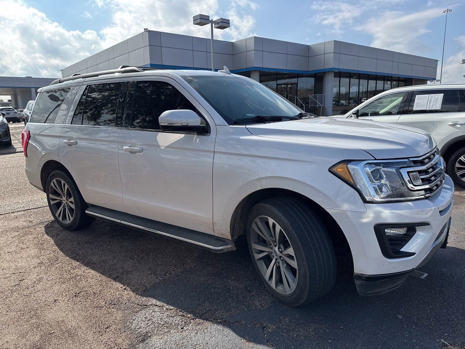 2019 White Platinum Clearcoat Metallic Ford Expedition XLT RWD SUV