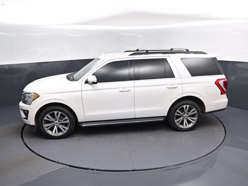 2019 White Platinum Clearcoat Metallic Ford Expedition XLT RWD SUV