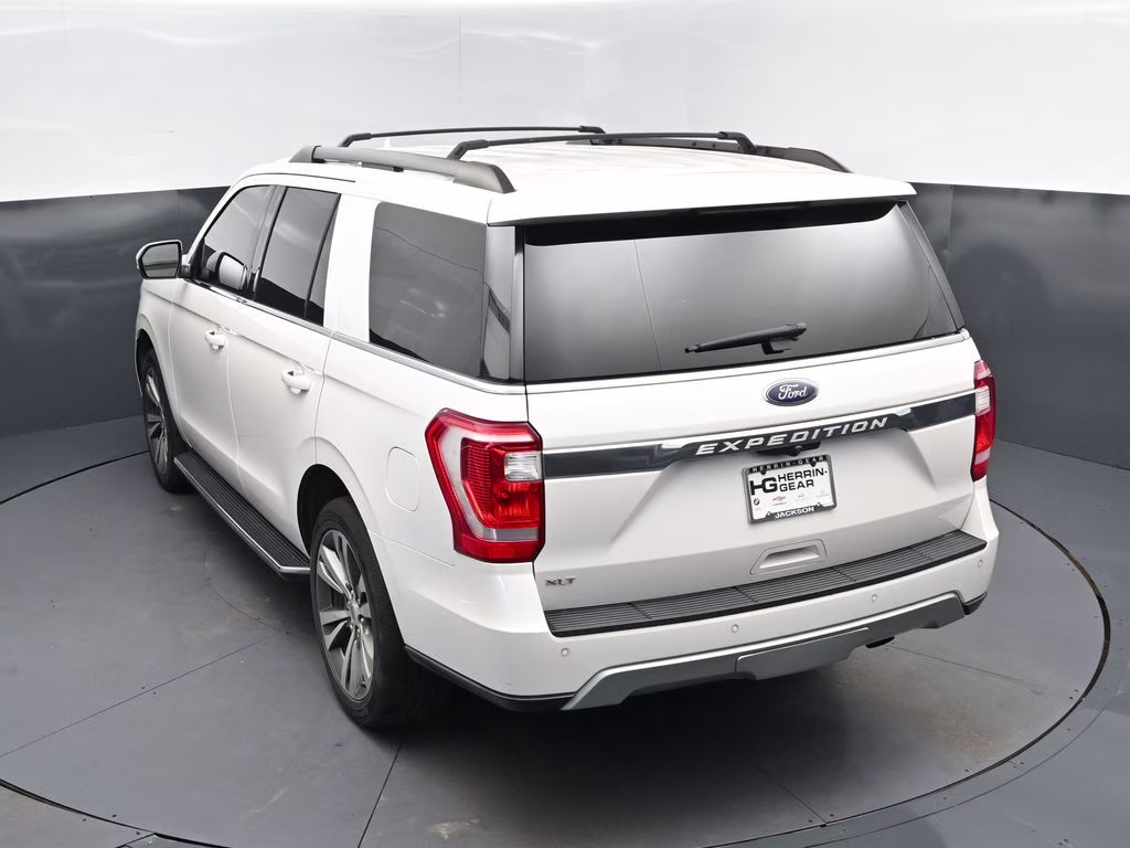 2019 White Platinum Clearcoat Metallic Ford Expedition XLT RWD SUV
