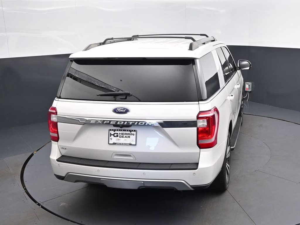 2019 White Platinum Clearcoat Metallic Ford Expedition XLT RWD SUV