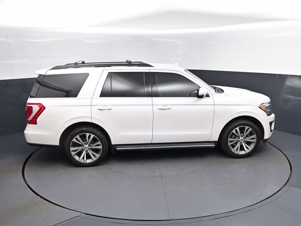2019 White Platinum Clearcoat Metallic Ford Expedition XLT RWD SUV