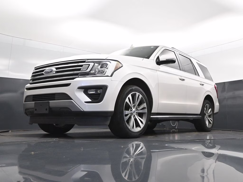 2019 White Platinum Clearcoat Metallic Ford Expedition XLT RWD SUV