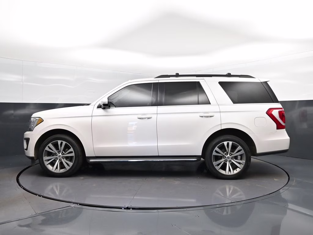 2019 White Platinum Clearcoat Metallic Ford Expedition XLT RWD SUV