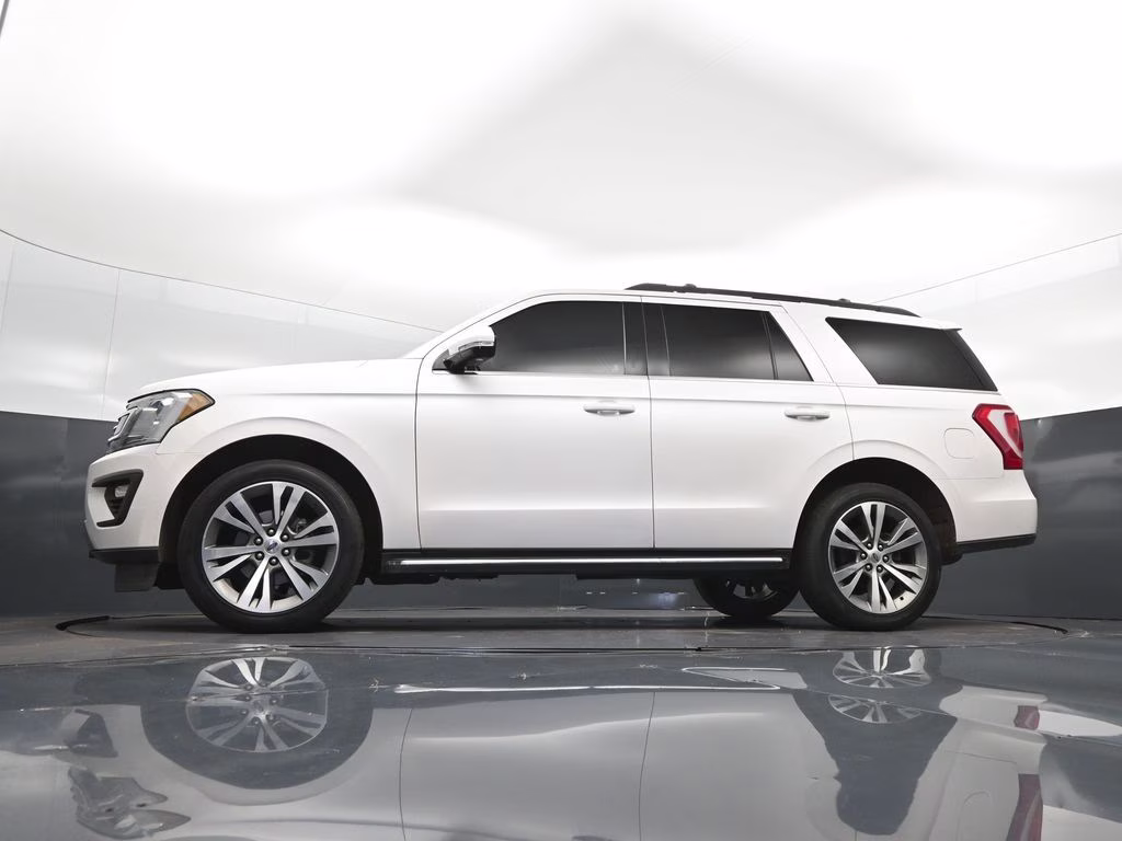 2019 White Platinum Clearcoat Metallic Ford Expedition XLT RWD SUV