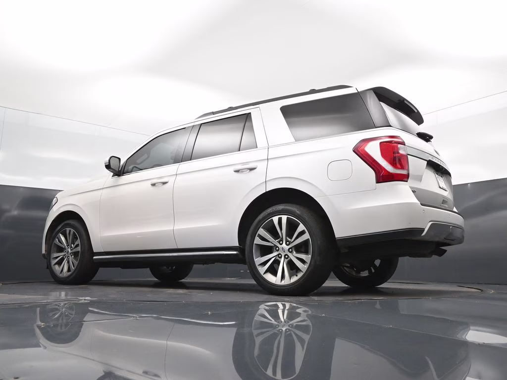 2019 White Platinum Clearcoat Metallic Ford Expedition XLT RWD SUV