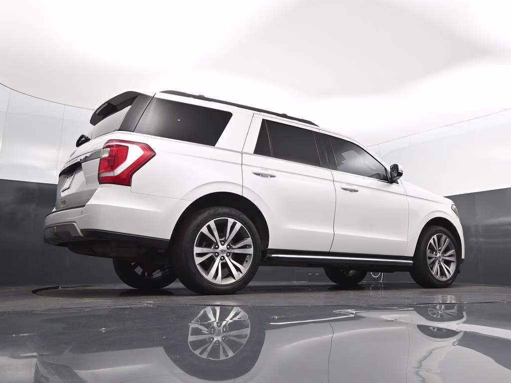 2019 White Platinum Clearcoat Metallic Ford Expedition XLT RWD SUV