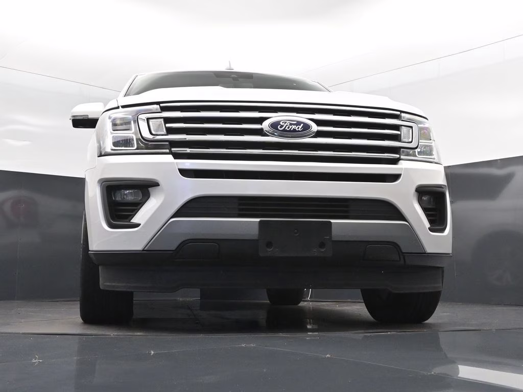 2019 White Platinum Clearcoat Metallic Ford Expedition XLT RWD SUV