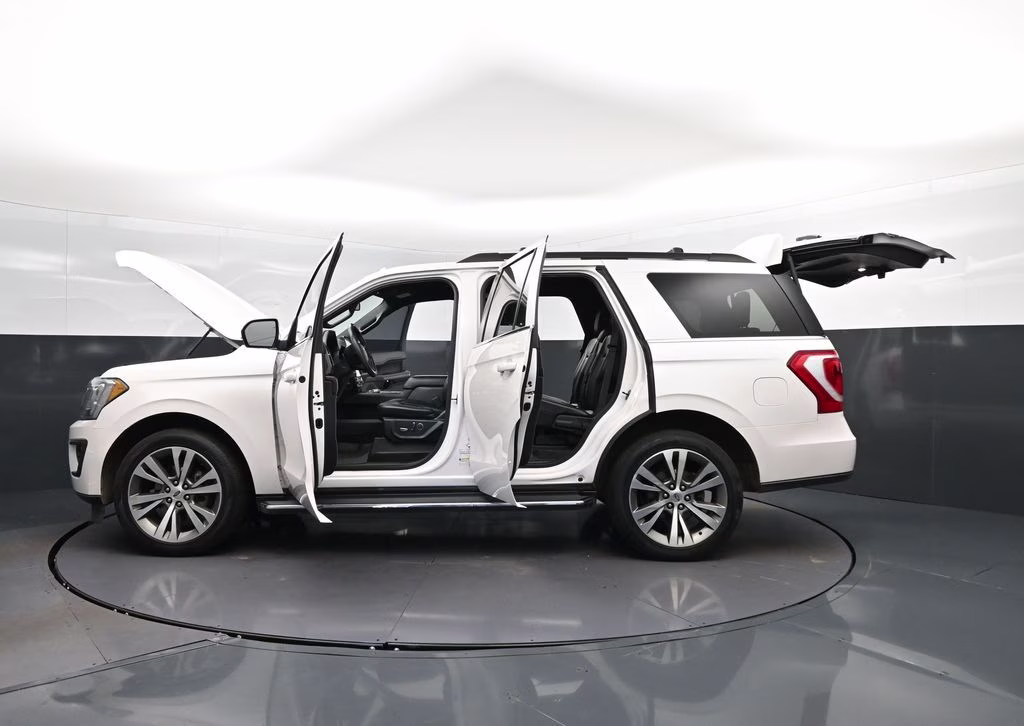 2019 White Platinum Clearcoat Metallic Ford Expedition XLT RWD SUV