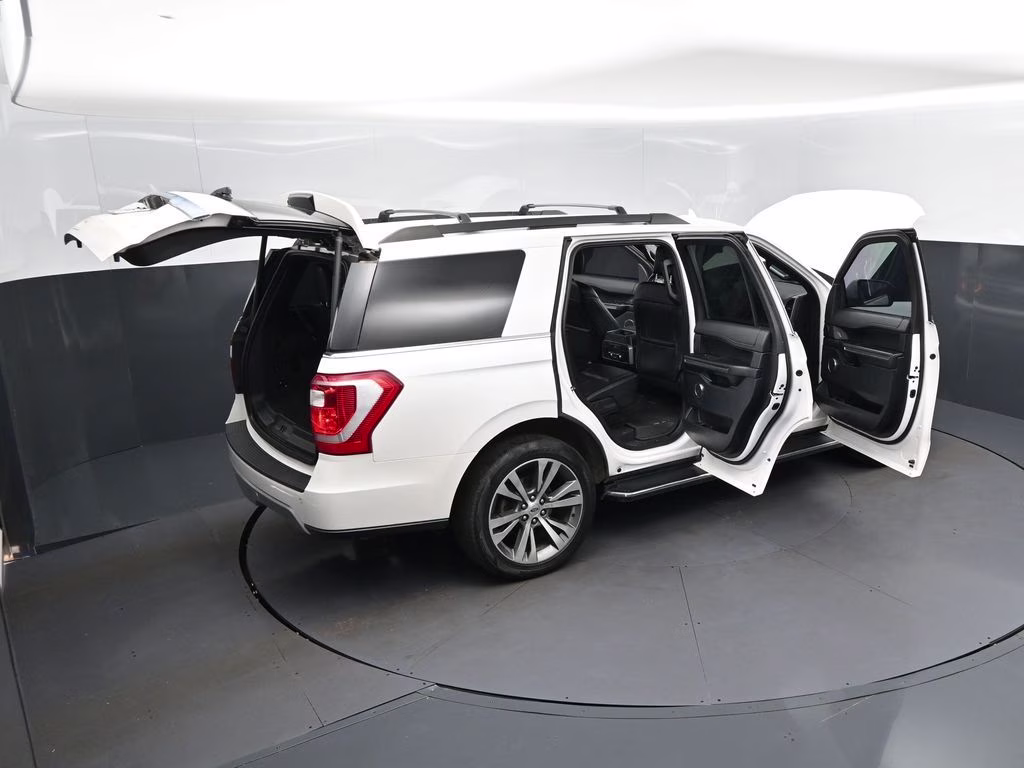 2019 White Platinum Clearcoat Metallic Ford Expedition XLT RWD SUV