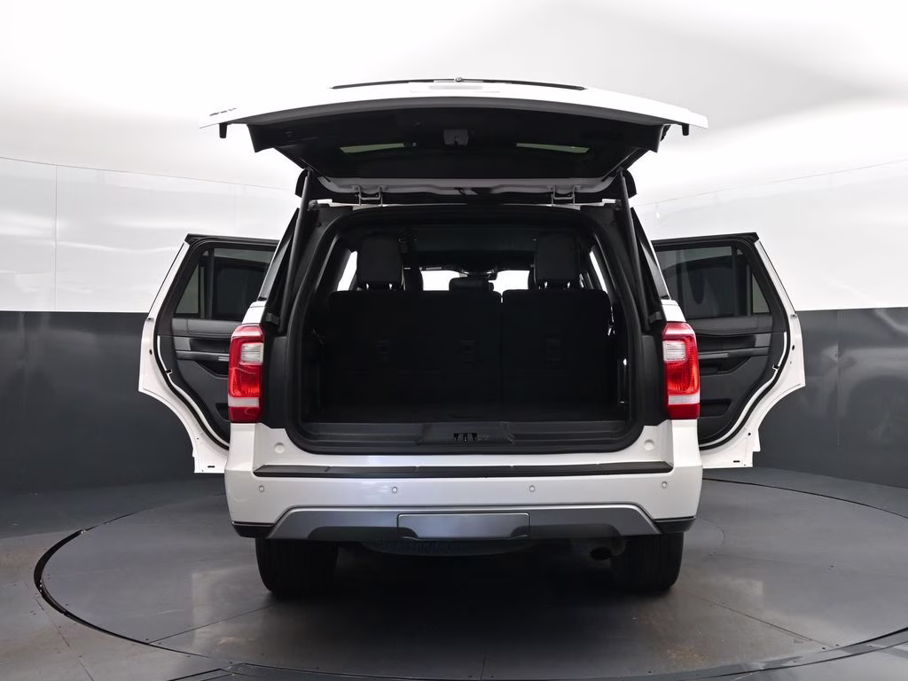 2019 White Platinum Clearcoat Metallic Ford Expedition XLT RWD SUV