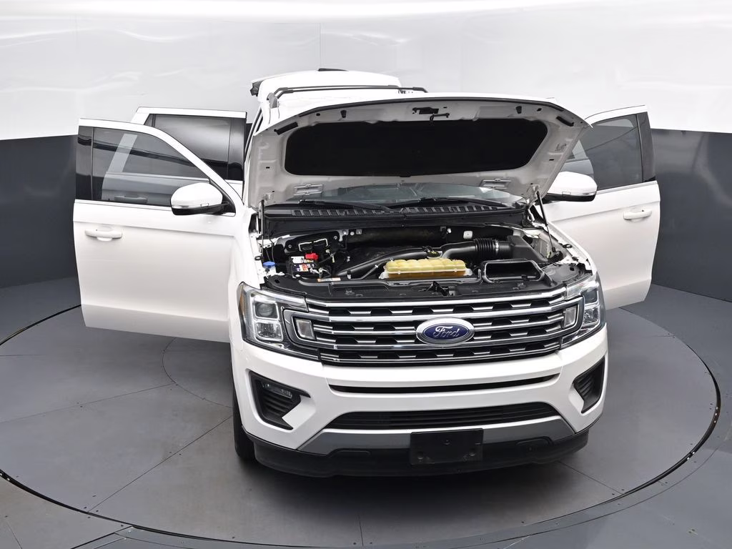 2019 White Platinum Clearcoat Metallic Ford Expedition XLT RWD SUV