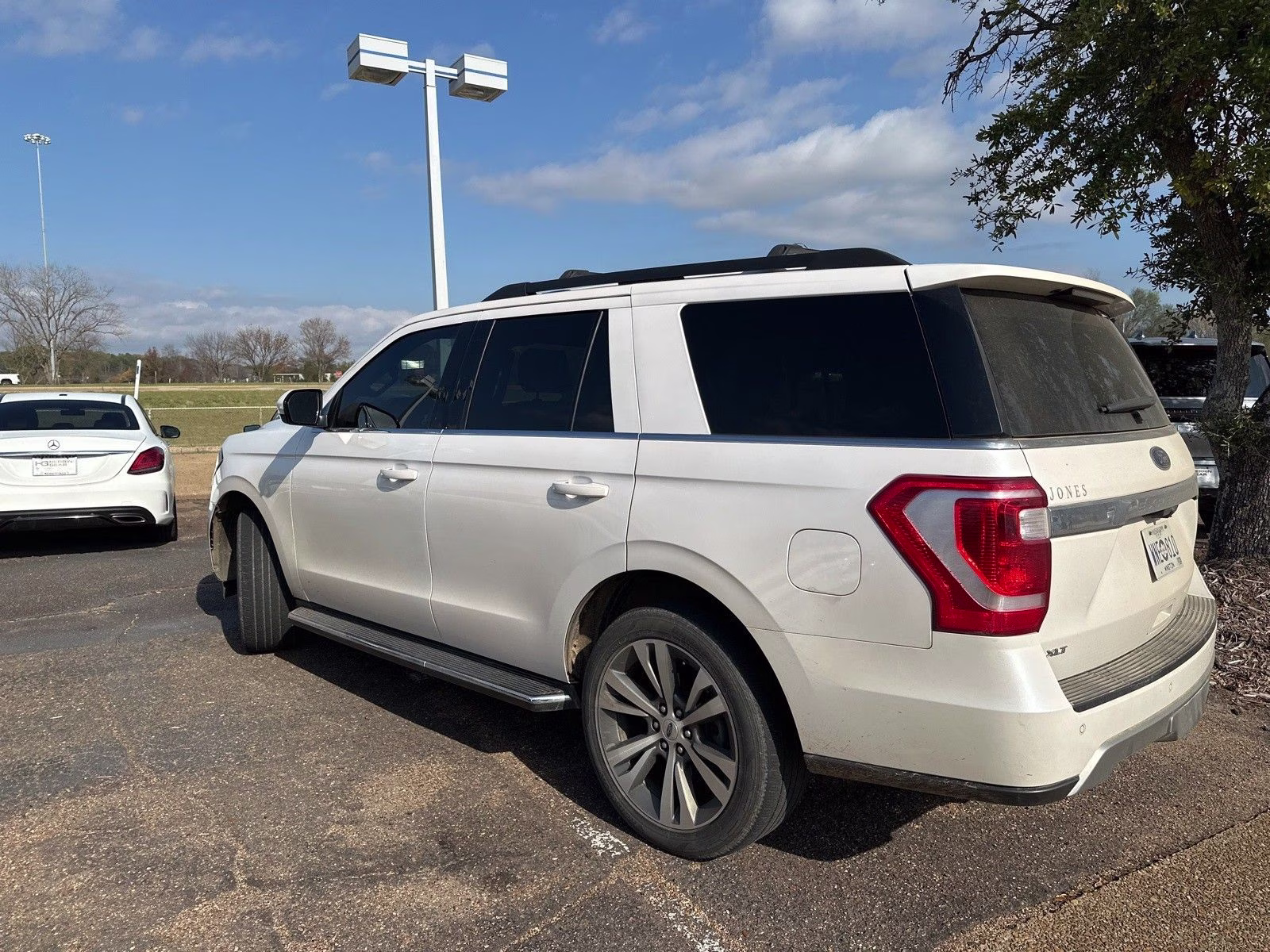 2019 White Platinum Clearcoat Metallic Ford Expedition XLT RWD SUV