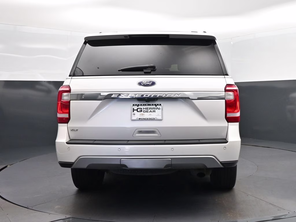 2019 White Platinum Clearcoat Metallic Ford Expedition XLT RWD SUV