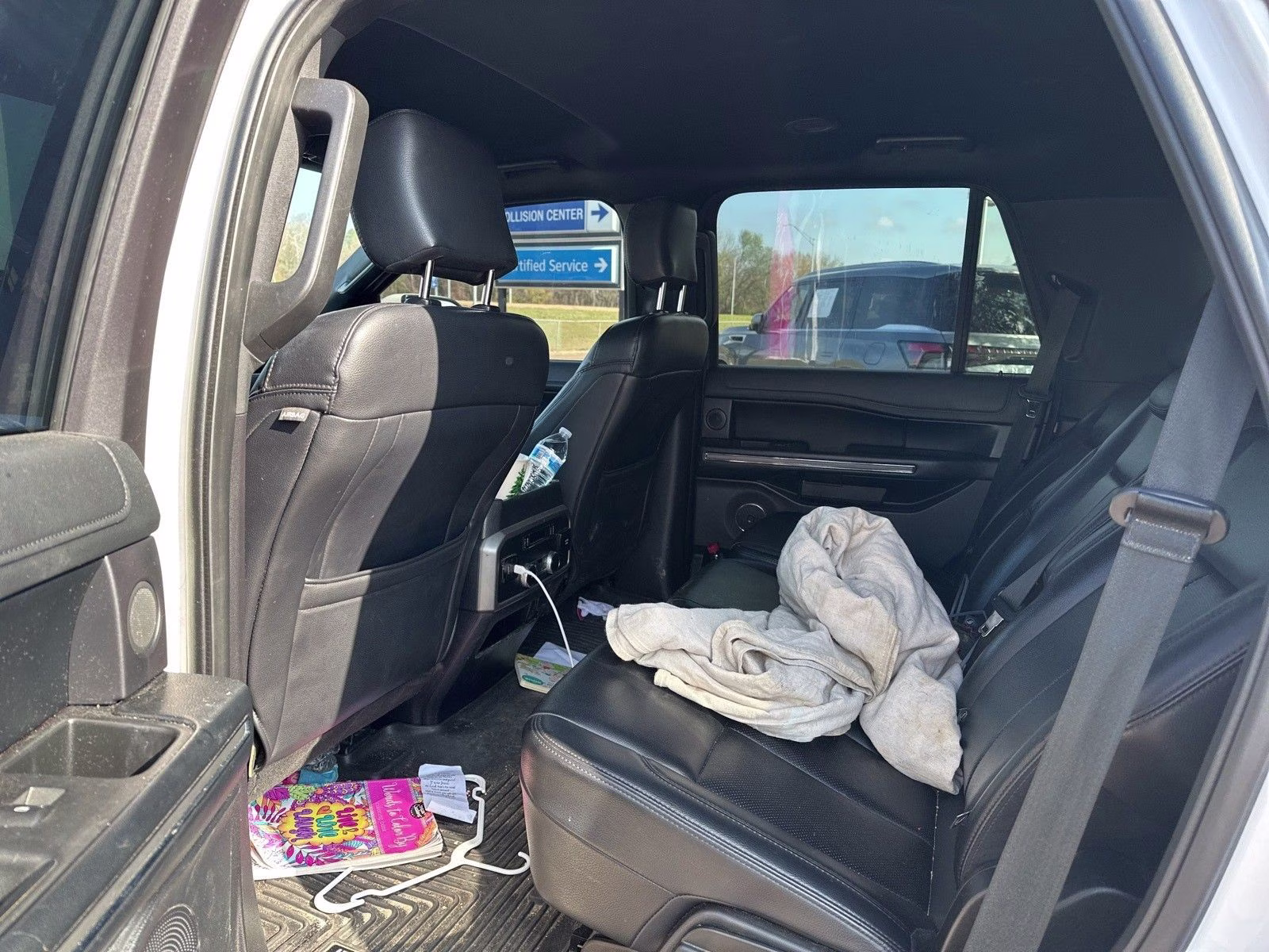 2019 White Platinum Clearcoat Metallic Ford Expedition XLT RWD SUV