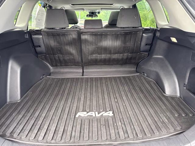2022 Magnetic Gray Metallic Toyota RAV4 XLE AWD SUV