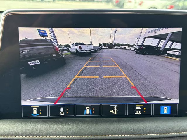 2021 White Frost GMC Yukon XL AT4 4X4 SUV