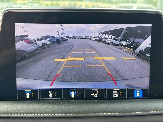 2021 White Frost GMC Yukon XL AT4 4X4 SUV