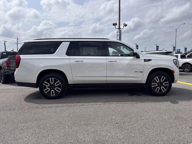 2021 White Frost GMC Yukon XL AT4 4X4 SUV