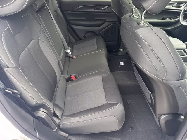 2026 Bright White Clearcoat Jeep Grand Cherokee Laredo X RWD SUV
