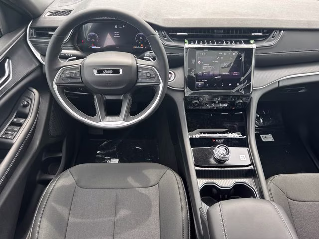 2026 Bright White Clearcoat Jeep Grand Cherokee Laredo X RWD SUV
