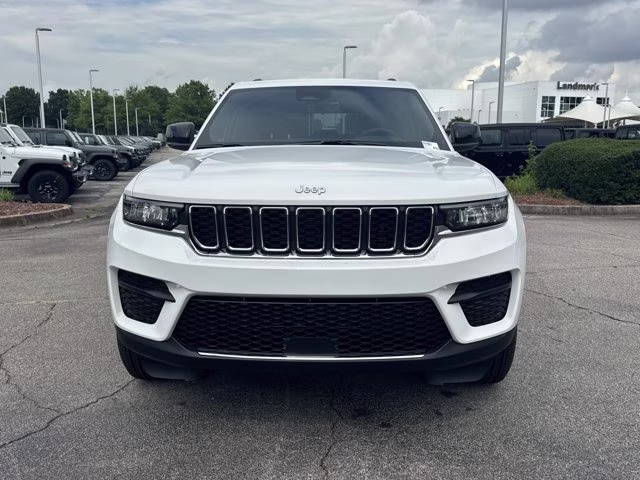 2026 Bright White Clearcoat Jeep Grand Cherokee Laredo X RWD SUV
