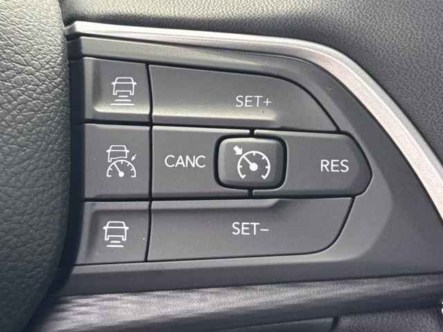 2026 Bright White Clearcoat Jeep Grand Cherokee Laredo X RWD SUV