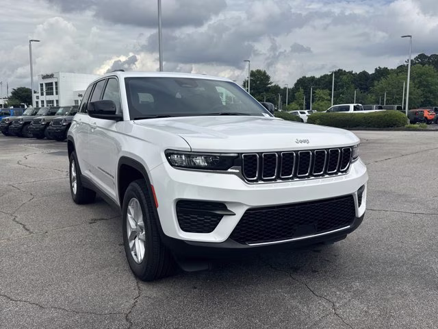 2026 Bright White Clearcoat Jeep Grand Cherokee Laredo X RWD SUV