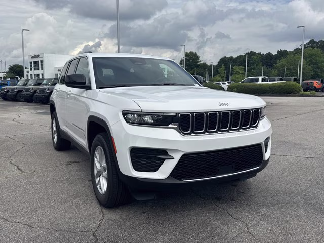 2026 Bright White Clearcoat Jeep Grand Cherokee Laredo X RWD SUV