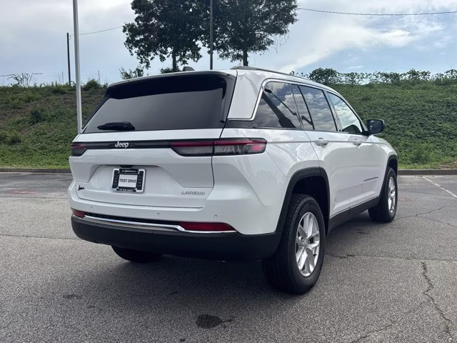 2026 Bright White Clearcoat Jeep Grand Cherokee Laredo X RWD SUV