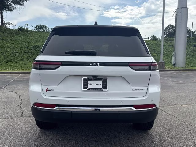2026 Bright White Clearcoat Jeep Grand Cherokee Laredo X RWD SUV