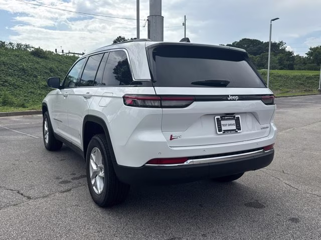 2026 Bright White Clearcoat Jeep Grand Cherokee Laredo X RWD SUV