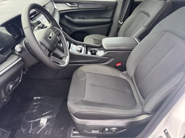 2026 Bright White Clearcoat Jeep Grand Cherokee Laredo X RWD SUV