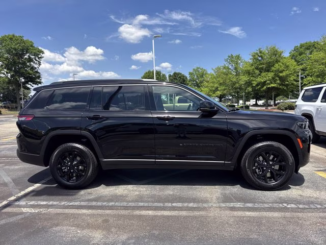2026 Diamond Black Crystal Pearlcoat Jeep Grand Cherokee L Laredo Altitude RWD SUV