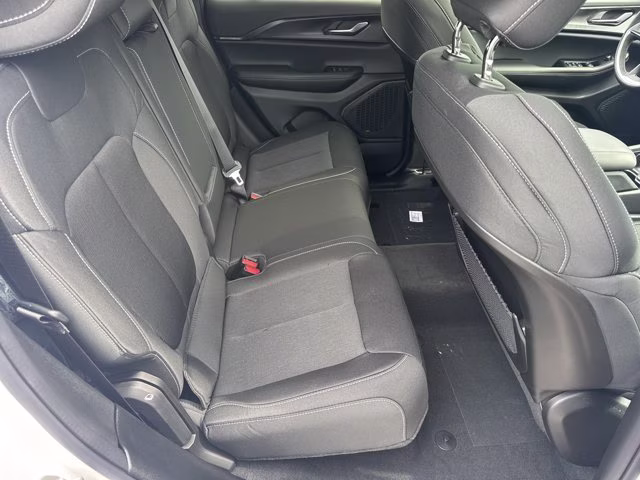 2026 Bright White Clearcoat Jeep Grand Cherokee Laredo X RWD SUV